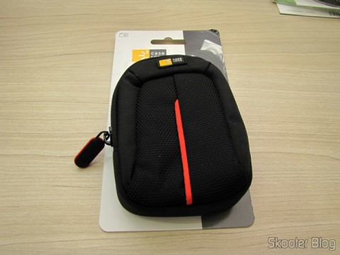 Bolsa para Câmera Compacta Case Logic DCB-301 (Case Logic DCB-301 Compact Camera Case – Black), em sua embalagem
