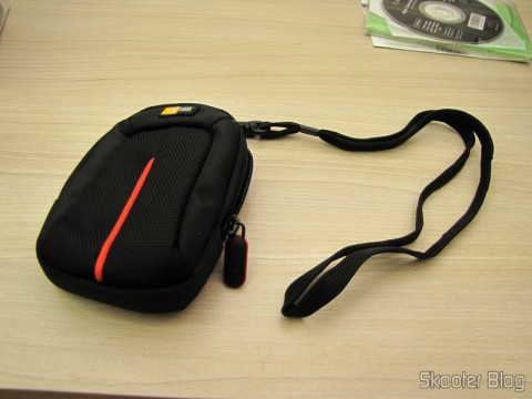 Bolsa para Câmera Compacta Case Logic DCB-301 (Case Logic DCB-301 Compact Camera Case – Black) com alça de ombro