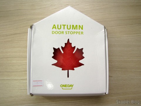 Para-Porta Estilo Folha de Maple Vermelho (Maple Leaf Style Door Stopper Guard - Red), em sua embalagem
