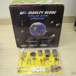 DealExtreme (DX): Kit de Acessórios para Ferramentas de Rotação com 98 peças e Globo Flutuante Maglev UFO Cheerlink 106mm c/ Gerador de Ânions Globo Flutuante Maglev UFO Cheerlink 106mm c/ Gerador de Anions (CHEERLINK 106mm UFO Maglev Floating Globe w/ Anion Generator - Blue + Black (US Plug / AC 100~240V) e Kit de Acessórios para Ferramentas de Rotação com 98 peças (Rotary Tools Accessories Kit (98-Piece Pack))