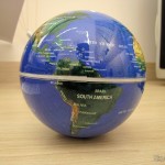 DealExtreme (DX): Globo Flutuante Maglev UFO Cheerlink 106mm c/ Gerador de Ânions (CHEERLINK 106mm UFO Maglev Floating Globe w/ Anion Generator – Blue + Black (US Plug / AC 100~240V)) Globo Flutuante Maglev UFO Cheerlink 106mm c/ Gerador de Ânions (CHEERLINK 106mm UFO Maglev Floating Globe w/ Anion Generator – Blue + Black (US Plug / AC 100~240V))