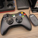 eBay: Controlador sem Fio de XBox 360 para Windows com Receptor Novo e Lacrado (Brand New & Factory Sealed Xbox 360 Wireless Controller For Windows Black) Controlador sem Fio de XBox 360 para Windows com Receptor Novo e Lacrado (Brand New & Factory Sealed Xbox 360 Wireless Controller For Windows Black) ao lado do receptor USB