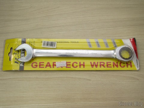 Chave Combinada (Chave de Boca) com Catraca Aço Cromo-Vanádio 19mm REWIN (Chrome Vanadium Steel Ratchet Combination Spanner Wrench (19mm)) em sua embalagem