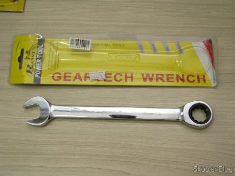 Chave Combinada (Chave de Boca) com Catraca Aço Cromo-Vanádio 19mm REWIN (Chrome Vanadium Steel Ratchet Combination Spanner Wrench (19mm)) e sua embalagem