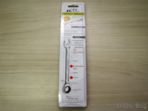 Chave Combinada (Chave de Boca) com Catraca Articulável Aço Cromo-Vanádio 17mm REWIN (REWIN RJ-317 Chrome-Vanadium Steel 2-in-1 17mm Open End + Double Box End Combination Wrench), em sua embalagem