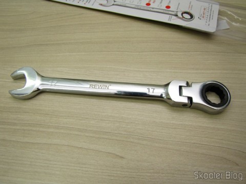Chave Combinada (Chave de Boca) com Catraca Articulável Aço Cromo-Vanádio 17mm REWIN (REWIN RJ-317 Chrome-Vanadium Steel 2-in-1 17mm Open End + Double Box End Combination Wrench)