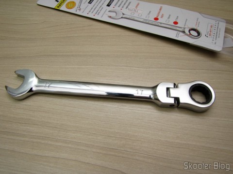 Chave Combinada (Chave de Boca) com Catraca Articulável Aço Cromo-Vanádio 17mm REWIN (REWIN RJ-317 Chrome-Vanadium Steel 2-in-1 17mm Open End + Double Box End Combination Wrench)