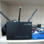 Roteador ASUS RT-AC68U Dual Band Gigabit Router 802.11ac Wireless-AC1900, em funcionamento
