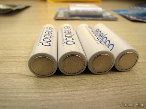4 Pilhas Recarregáveis AA NiMH 1.2V 1900mAh Sanyo Eneloop Genuínas