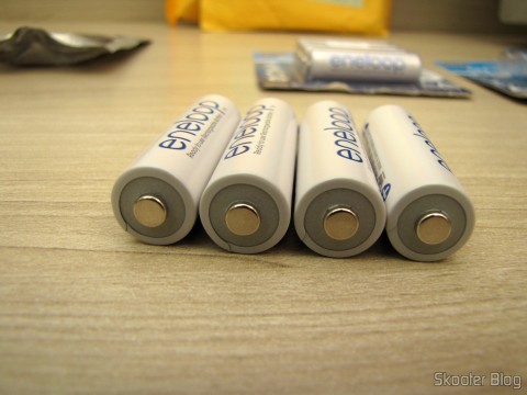 4 Pilhas Recarregáveis AA NiMH 1.2V 1900mAh Sanyo Eneloop Genuínas