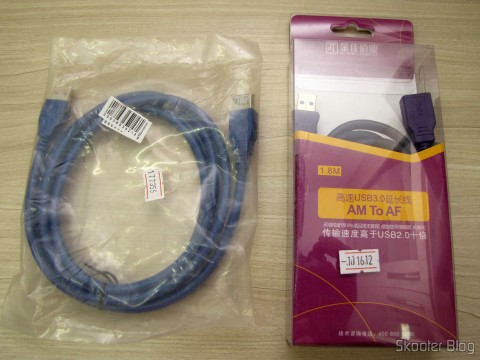 Cabo Extensão USB 3.0 Macho para Fêmea Azul de Alta Velocidade 185cm (High Speed USB 3.0 Male to Female Extension Cable - Blue (185cm)) e Cabo Extensão USB 3.0 Macho para Fêmea Millionwell 180cm (MILLIONWELL USB 3.0 Male to Female Extension Cable (180cm)), em suas respectivas embalagens