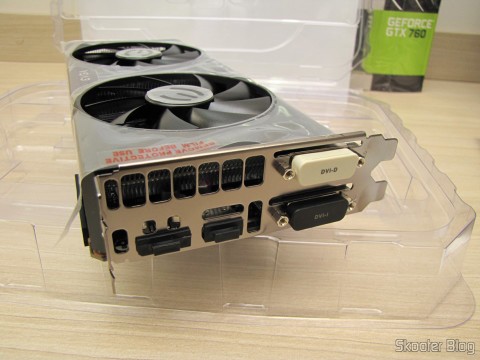As saídas da Placa de Vídeo EVGA GeForce GTX 760 SC 4GB DisplayPort HDMI DVI-I/DVI-D com Cooler ACX 04G-P4-2768-KR (EVGA GeForce GTX 760 SC 4GB DisplayPort HDMI DVI-I/DVI-D Graphics Card with ACX Cooler 04G-P4-2768-KR)