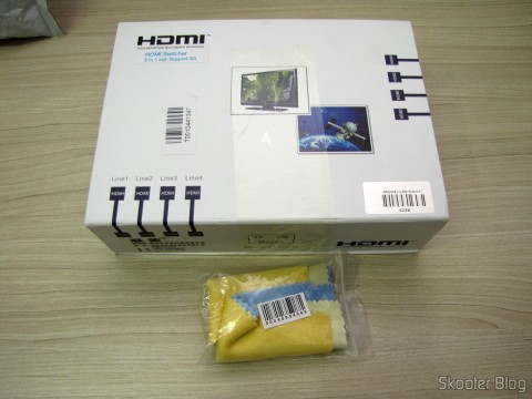 Switch HDMI c/ Controle Remoto LINK-MI LM-SW04 1080p 3D 5 entradas p/ 1 saída (LINK-MI LM-SW04 1080P 3D 5 in 1 out HDMI Switch w/ Remote Control - Black) e Pacote com 6 Tecidos de Limpeza para Telas e Vidros em Cores Sortidas (Microfiber Screen and Glass Cleaning Cloths (Random Colors / 6-Pack))