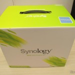 Synology America DiskStation 2-Bay Diskless Network Attached Storage (DS214play) em sua embalagem