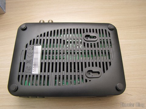 Parte inferior do Ekotech ZBT-670N