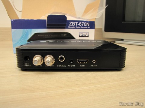 Parte traseira do Ekotech ZBT-670N