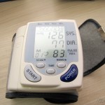 Monitor de Pressão Arterial de Pulso Totalmente Automático Happy Life HPL-100