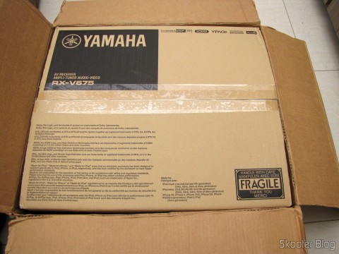 Caixa do Yamaha RX-V675 7.2 Channel Network AV Receiver with Airplay