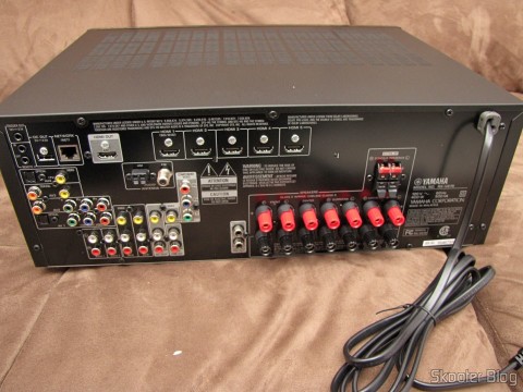 Conexões traseiras do Yamaha RX-V675 7.2 Channel Network AV Receiver with Airplay