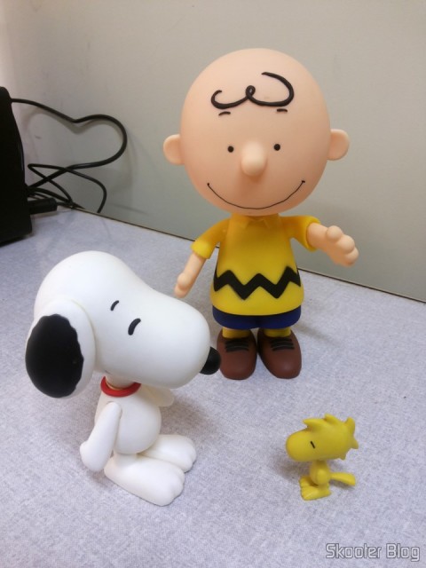 Charlie Brown - Action Figure, ao lado do Snoopy e do Woodstock