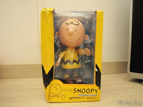 Charlie Brown - Action Figure, em sua embalagem