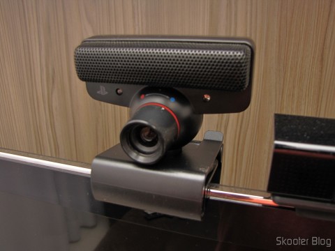 Suporte/Clip para Câmera Playstation Eye do Playstation 3 (PS3), com a Playstation Eye acoplada