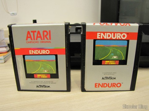 Diferentes rótulos dos cartuchos com o jogo Enduro, para Atari 2600, fabricados pela Polyvox