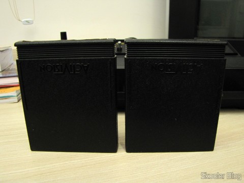 Diferentes rótulos dos cartuchos com o jogo Enduro, para Atari 2600, fabricados pela Polyvox