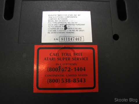 Parte de baixo do Atari VCS/2600 com número de série da Atari dos EUA