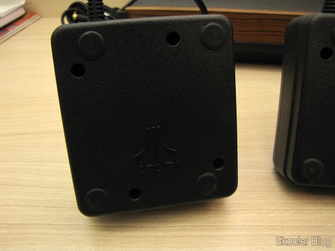 Joysticks do Atari Flashback 2, compatíveis com o Atari VCS/2600