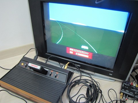 Enduro no Atari VCS/2600 através da saída de vídeo composto