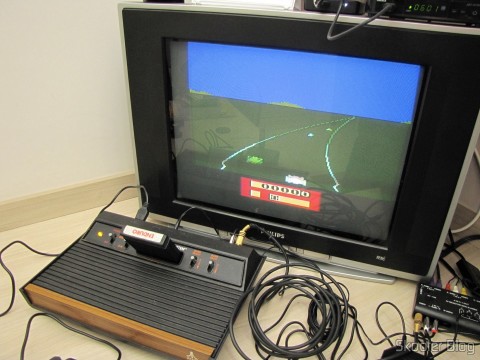 Enduro no Atari VCS/2600 através da saída de vídeo composto