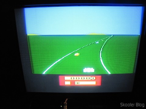 Enduro no Atari VCS/2600 através da saída de vídeo composto