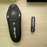DealExtreme (DX): Apresentador Sem Fio USB RF com Apontador Laser para PC/Laptop Apresentador Sem Fio USB RF com Apontador Laser para PC/Laptop (USB RF Wireless Presenter with Laser Pointer for PC/Laptop – Black (10-Meter Range)) e pilha AAA que o acompanha