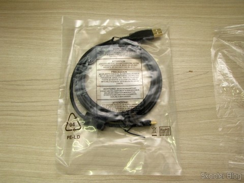 Cabo USB que acompanha o Harmony Cartridge - O cartucho com memória flash para o Atari 2600