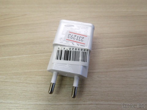 Carregador c/ Duas Saídas USB para iPhone, iPad, iPod, Samsung Galaxy Tab, etc., ainda embalado