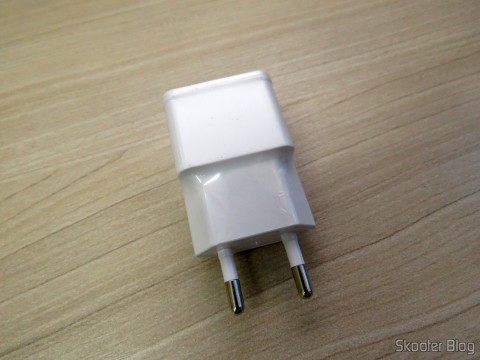 Carregador c/ Duas Saídas USB para iPhone, iPad, iPod, Samsung Galaxy Tab, etc., ainda embalado
