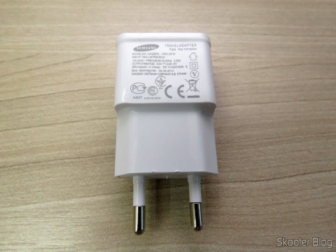 Carregador c/ Duas Saídas USB para iPhone, iPad, iPod, Samsung Galaxy Tab, etc.,