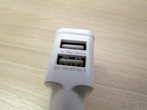 As duas saídas do Carregador c/ Duas Saídas USB para iPhone, iPad, iPod, Samsung Galaxy Tab, etc.,
