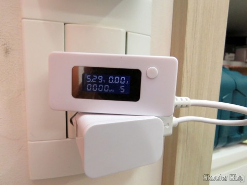 Teste do Carregador c/ Duas Saídas USB para iPhone, iPad, iPod, Samsung Galaxy Tab, etc., com o Testador USB