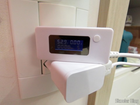 Teste do Carregador c/ Duas Saídas USB para iPhone, iPad, iPod, Samsung Galaxy Tab, etc., com o Testador USB