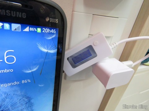 Teste do Carregador c/ Duas Saídas USB para iPhone, iPad, iPod, Samsung Galaxy Tab, etc., com o Samsung Galaxy Grand Duos