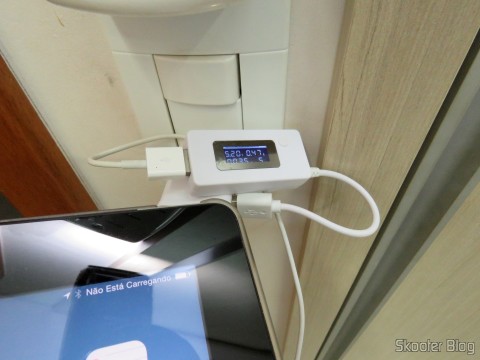 Teste do Carregador c/ Duas Saídas USB para iPhone, iPad, iPod, Samsung Galaxy Tab, etc., com o iPad