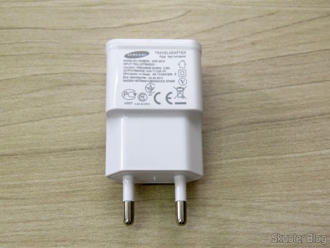 Carregador c/ Duas Saídas USB para iPhone, iPad, iPod, Samsung Galaxy Tab, etc.