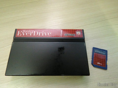 Master Everdrive (Deluxe Edition) e cartão SD que o acompanha