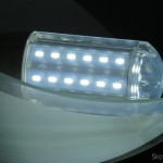 Lâmpada LED XYT 10W SMD 42×5630 Branca 6500K 1000 lúmens E27 85~265V AC, funcionando após "reparo" com fita crepe