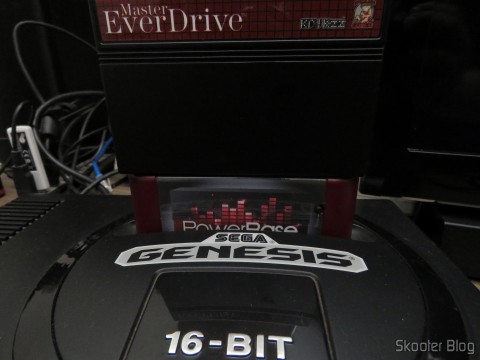 PowerBase Mini FM com Master Everdrive conectado e em funcionamento