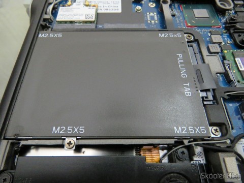 Compartimento de HDD/SSD no Abrindo o Dell Latitude E6220