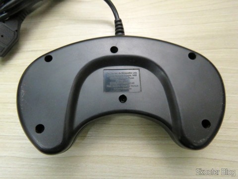 O joystick original que acompanha o Mega Drive III da Tec Toy