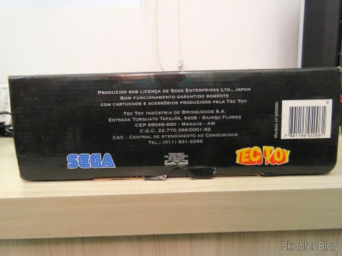 Parte superior da caixa do Mega Drive III da Tec Toy